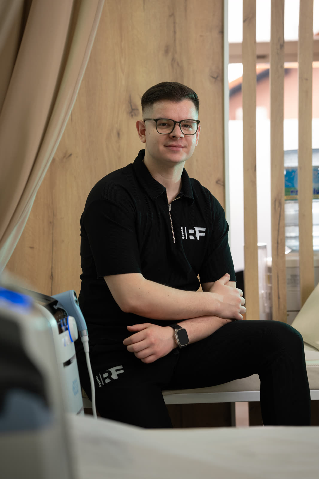 Fizioterapeut u sobi za fizikalnu terapiju Restart Fizio
