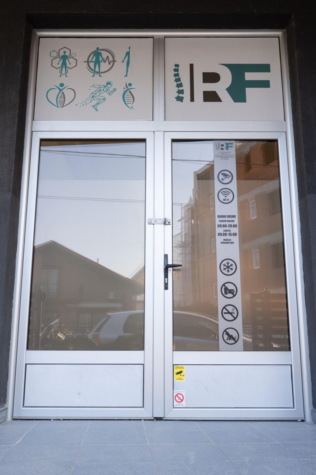 Ulaz u ordinaciju Restart Fizio, Ljubovijska 19
